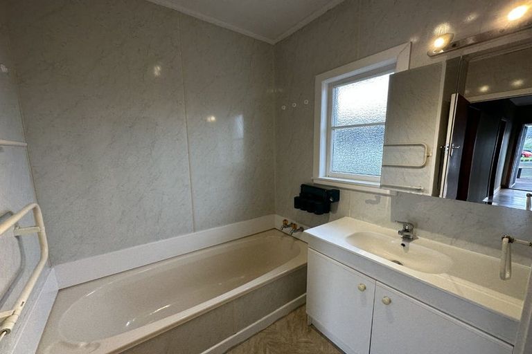 Photo of property in 2 Keays Road, Avenues, Whangarei, 0110