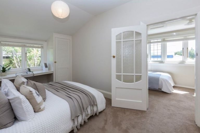 Photo of property in 26 Saint Andrews Square, Strowan, Christchurch, 8052