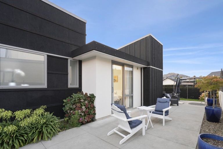 Photo of property in 8 Kapuka Lane, Wanaka, 9305