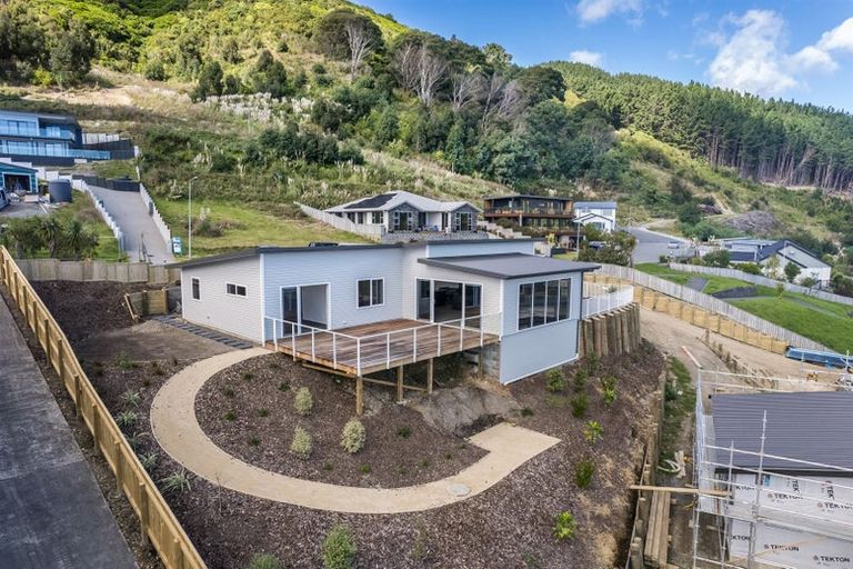 Photo of property in 64 Kakariki Grove, Waikanae, 5036