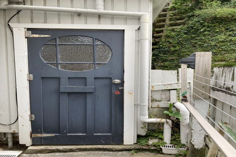 Photo of property in 1 Baring Street, Oriental Bay, Wellington, 6011