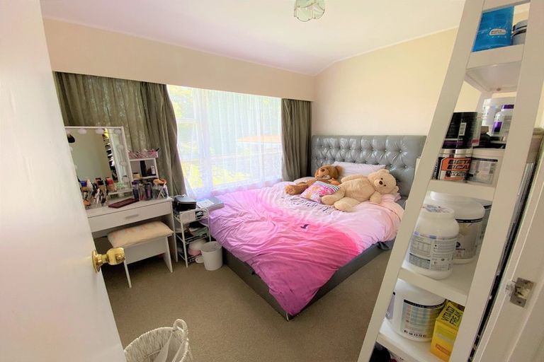 Photo of property in 49 Tupaki Place, Pakuranga Heights, Auckland, 2010