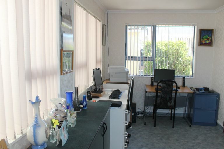 Photo of property in 32 Richmond Road, Carterton, 5713