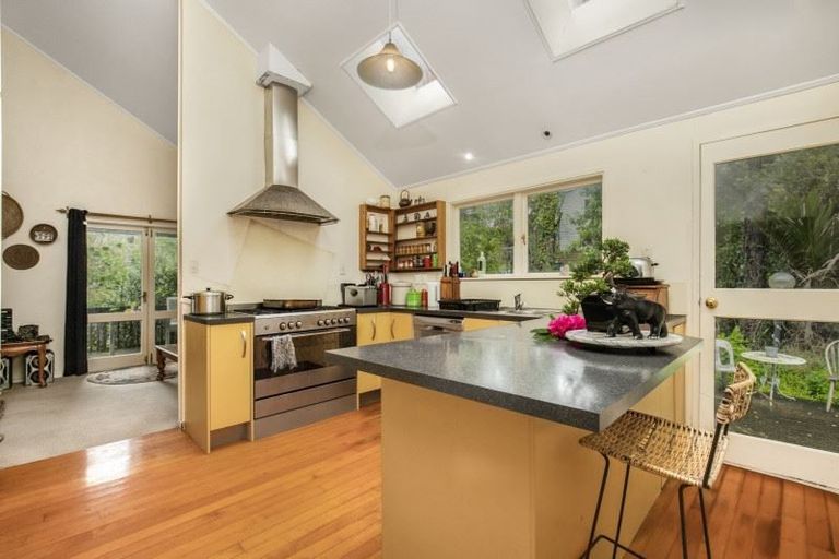 Photo of property in 15 Wyvern Place, Glenfield, Auckland, 0629