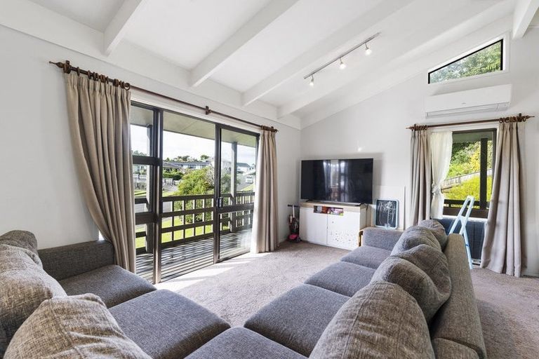 Photo of property in 6 Winstone Place, Highlands Park, New Plymouth, 4312