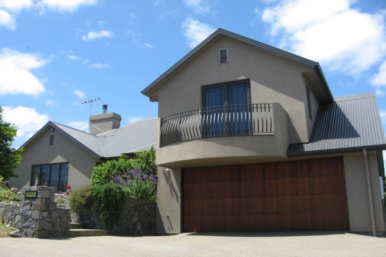 Photo of property in 2 Garden Terrace, Pukekohe, 2120