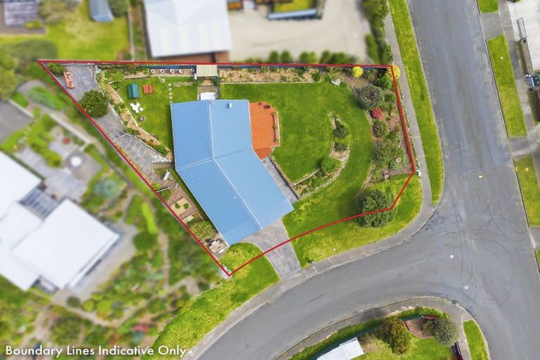 Photo of property in 2 Sunset Terrace, Waikanae Beach, Waikanae, 5036