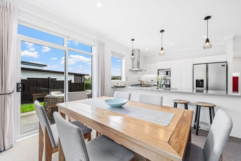 Photo of property in 92 Arran Point Parade, Orewa, 0931