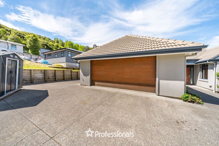 Photo of property in 8 Tuhua Lane, Brown Owl, Upper Hutt, 5018