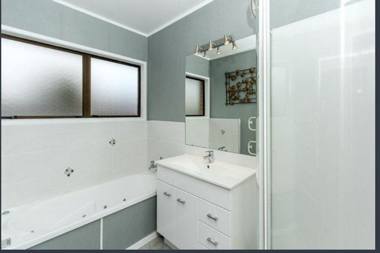 Photo of property in 10 Argyle Place, Highlands Park, New Plymouth, 4312