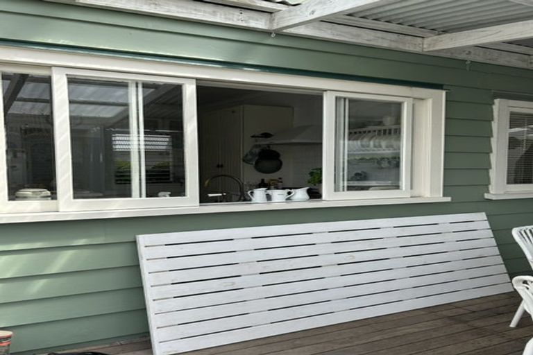 Photo of property in 47 Roland Road, Greenhithe, Auckland, 0632