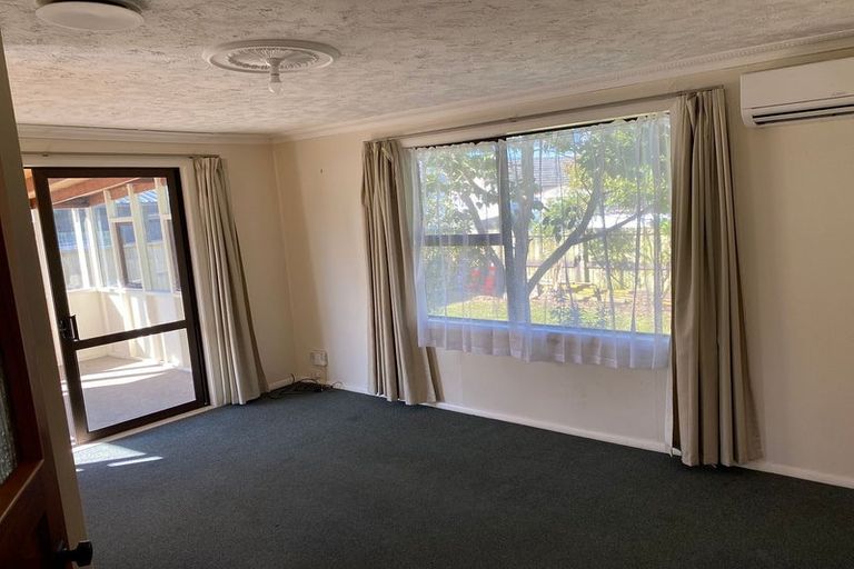 Photo of property in 27 Reynolds Street, Taita, Lower Hutt, 5011