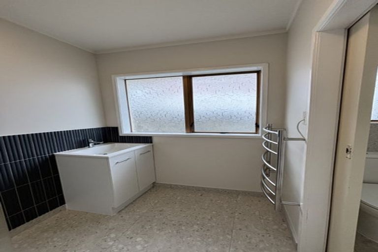 Photo of property in 18 Mcleod Road, Weymouth, Auckland, 2103