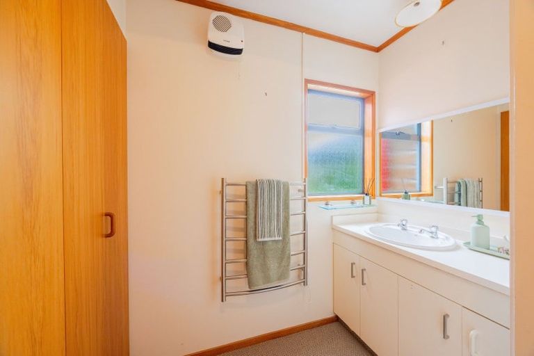 Photo of property in 2/411 Eastbourne Street East, Hastings, 4122