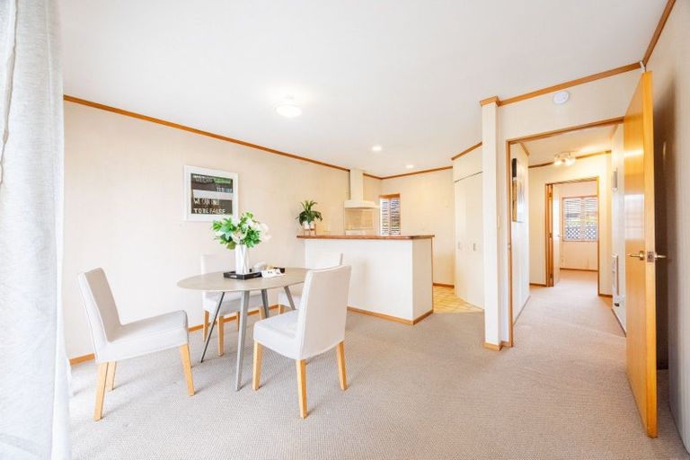 Photo of property in 2/411 Eastbourne Street East, Hastings, 4122