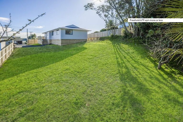 Photo of property in 18 St James Avenue, Helensville, 0800