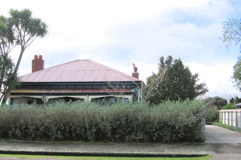 Photo of property in 9 Millar Street, Terrace End, Palmerston North, 4410