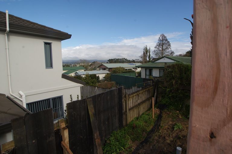 Photo of property in 3a Crompton Road, Massey, Auckland, 0614