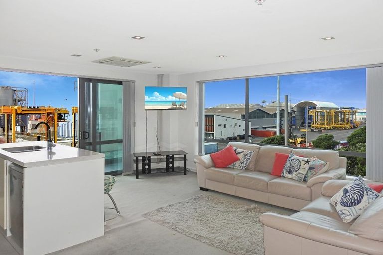Photo of property in The Docks Apartments, 321/6 Dockside Lane, Auckland Central, Auckland, 1010