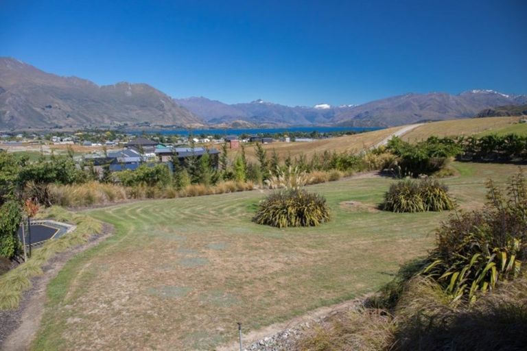 Photo of property in 1 Peak View Ridge, Wanaka, 9305