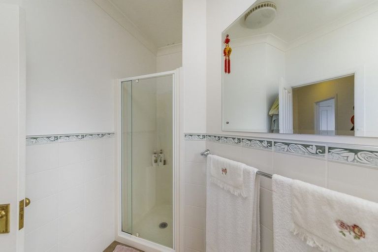 Photo of property in 4 The Oaks, Awapuni, Palmerston North, 4412