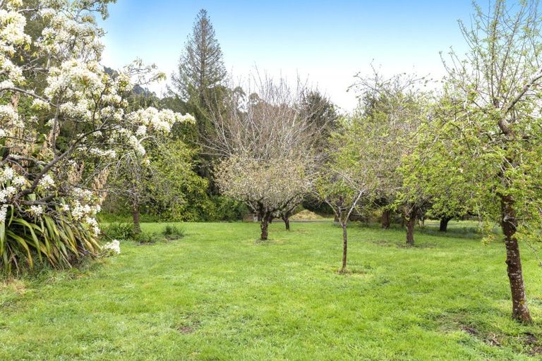Photo of property in 215 Okuti Valley Road, Little River, 7591