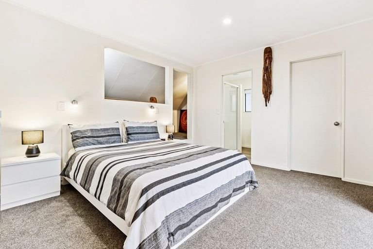Photo of property in 9 Dee Place, Torbay, Auckland, 0630