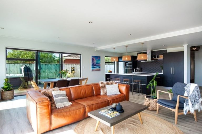 Photo of property in 2 Matau Lane, Ferndale, New Plymouth, 4310