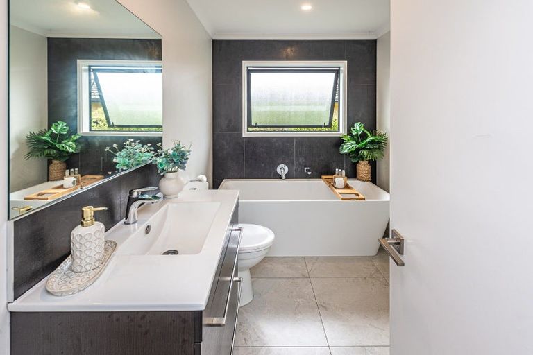 Photo of property in 13 Magnolia Crescent, Tawhero, Whanganui, 4501