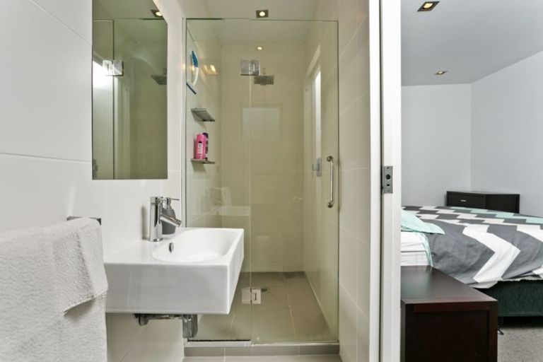 Photo of property in 16c Charmaine Road, Torbay, Auckland, 0630