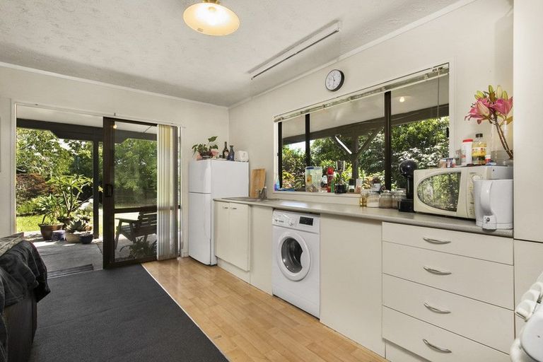 Photo of property in 120 Whangaparaoa Road, Red Beach, 0932