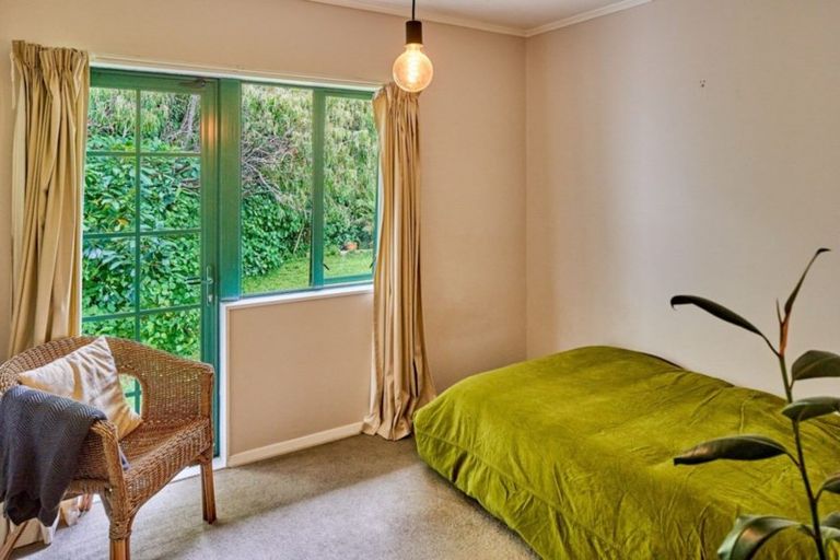 Photo of property in 10 Kapekape Place, Pukerua Bay, 5026