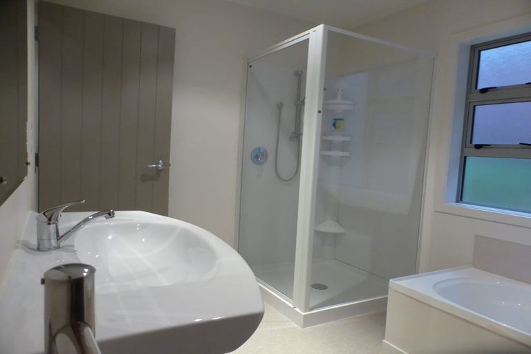 Photo of property in 87 Taylor Terrace, Tawa, Wellington, 5028