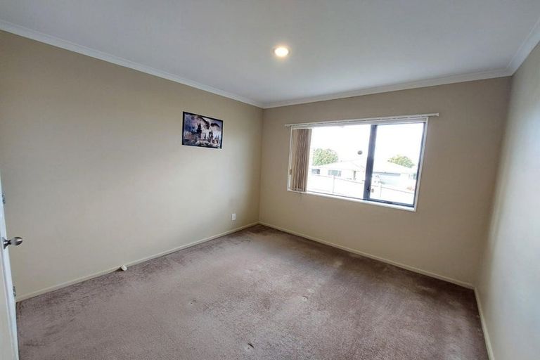 Photo of property in 27 Gordon Stanley Drive, Massey, Auckland, 0614