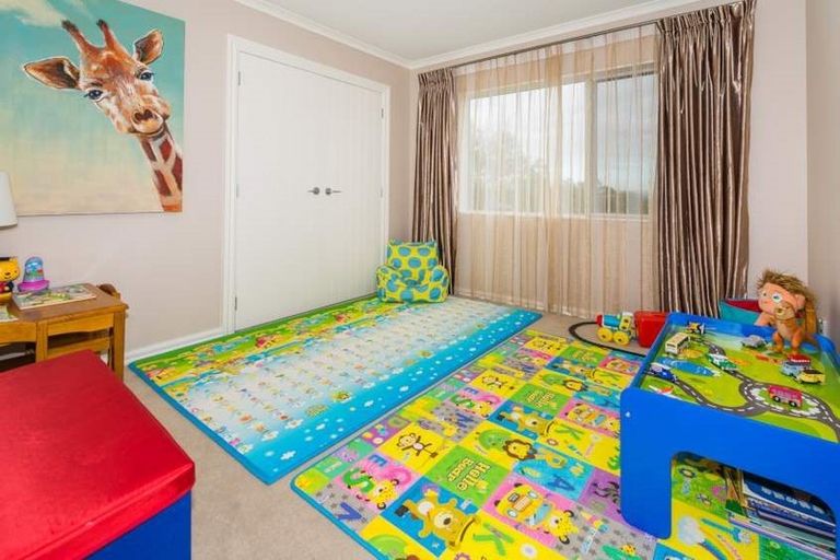 Photo of property in 29a Peach Road, Glenfield, Auckland, 0629