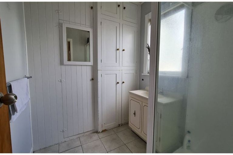 Photo of property in 36 Karaka Street, Helensville, 0800