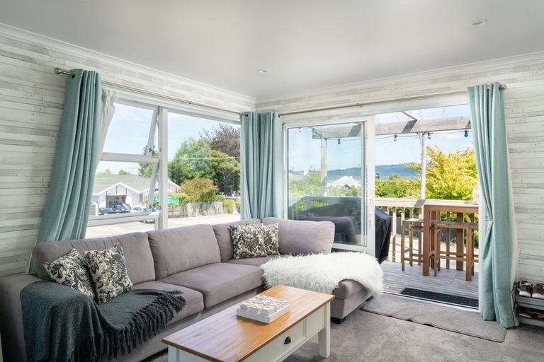 Photo of property in 38 Aubrey Crescent, Rainbow Point, Taupo, 3330