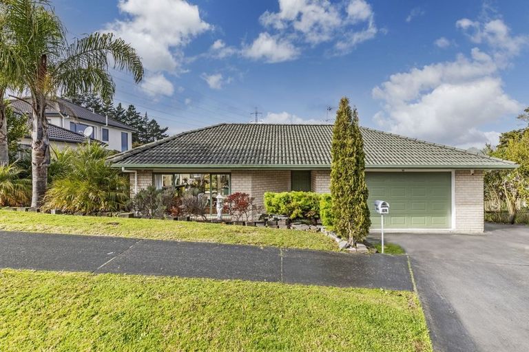 Photo of property in 10 Kumar Place, The Gardens, Auckland, 2105