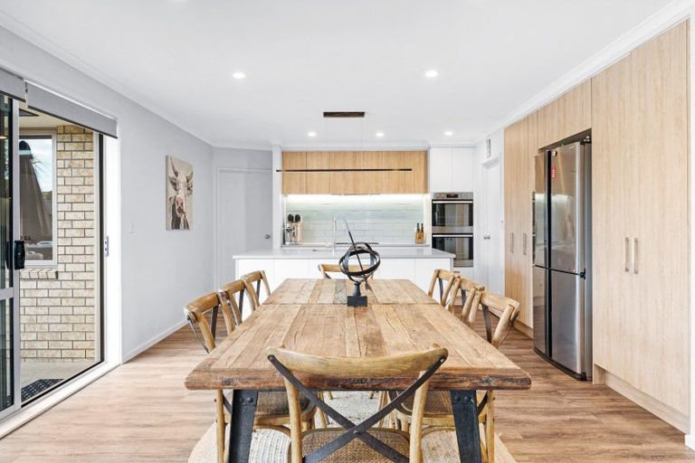 Photo of property in 6 Gavinike Place, Waimauku, 0812