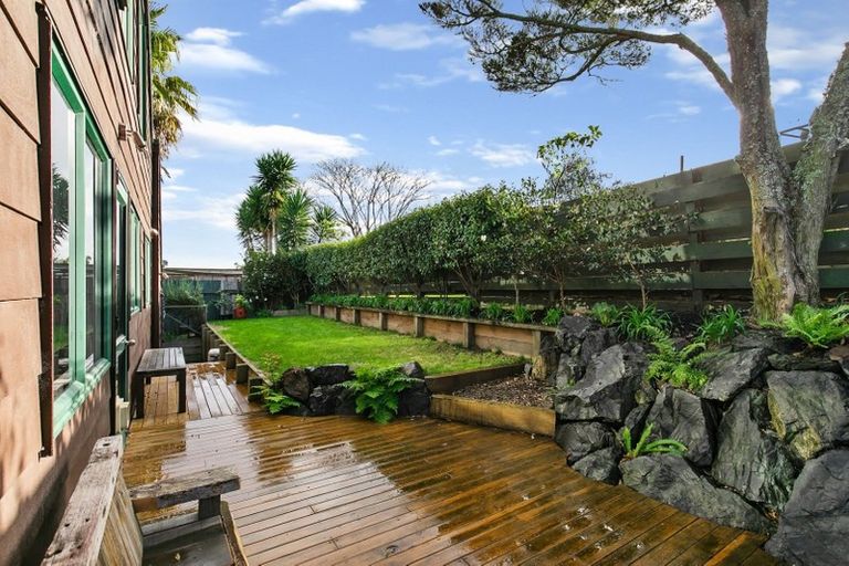 Photo of property in 2/9 Park Hill Road, Birkenhead, Auckland, 0626