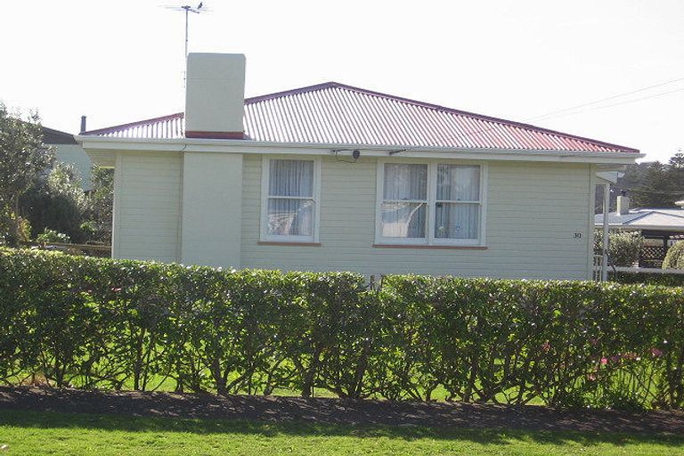 Photo of property in 30 Whanga Crescent, Titahi Bay, Porirua, 5022