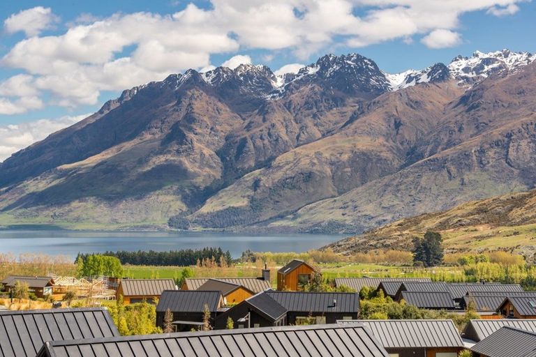 Photo of property in 33 Cappie Drive, Jacks Point, Queenstown, 9371