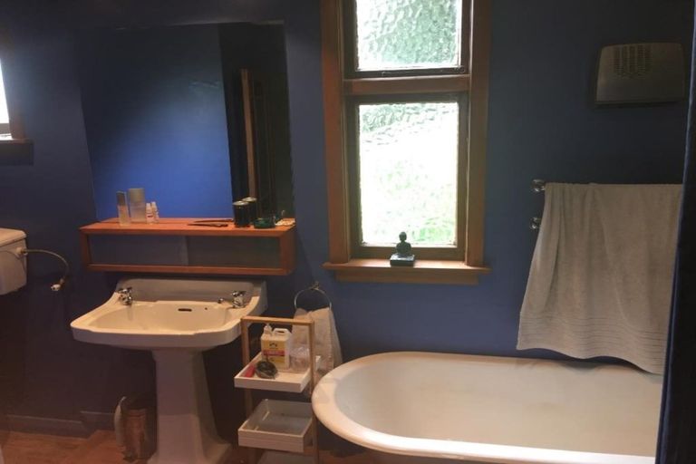 Photo of property in 23 Hawkhurst Road, Lyttelton, 8082