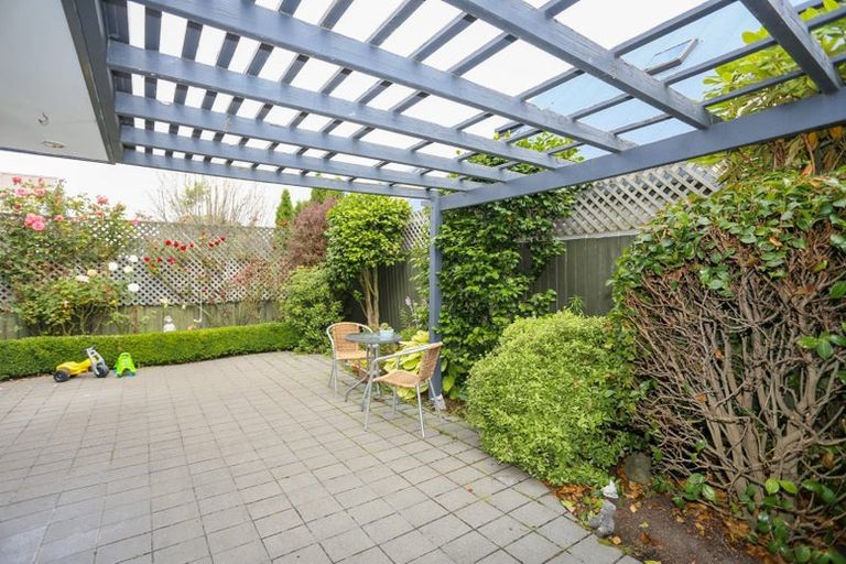 Photo of property in 2/138 Memorial Avenue, Burnside, Christchurch, 8053