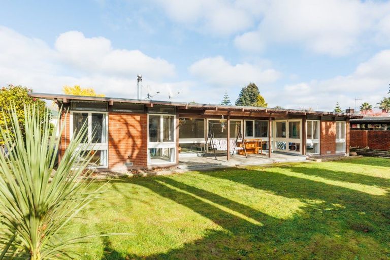 Photo of property in 37 Montgomery Terrace, Hokowhitu, Palmerston North, 4410