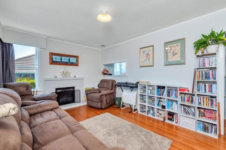 Photo of property in 42 Barrys Road, Glendene, Auckland, 0602