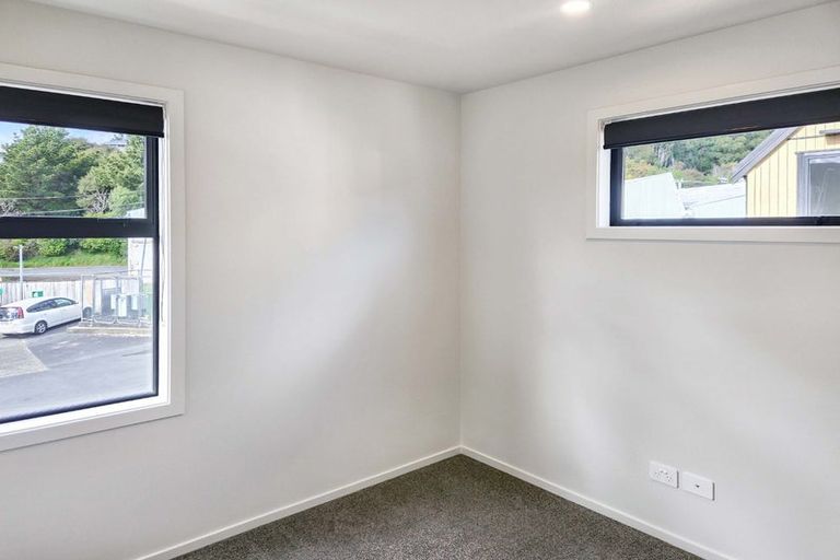 Photo of property in 6/7 Wainuiomata Road, Wainuiomata, Lower Hutt, 5014