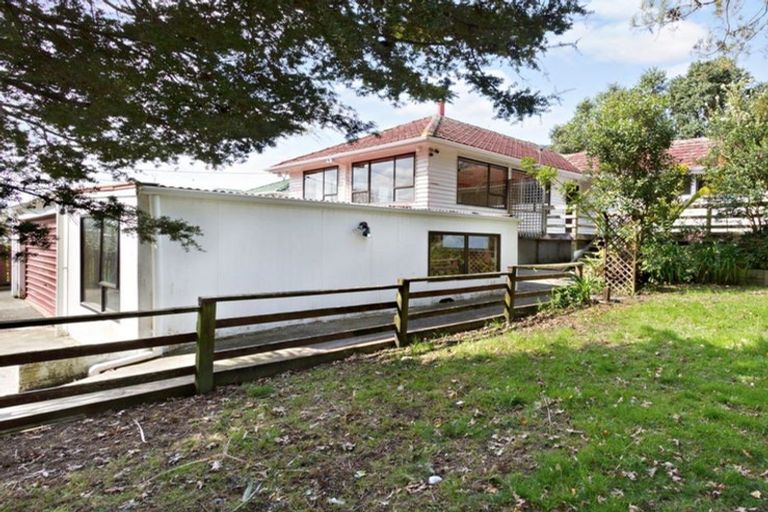 Photo of property in 19 Humphrey Kemp Avenue, Henderson, Auckland, 0612
