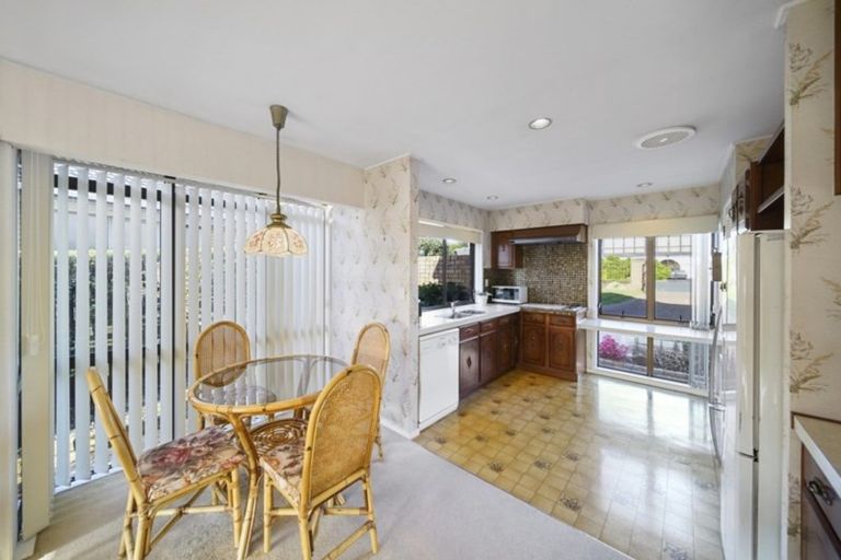 Photo of property in 9 Essington Place, Half Moon Bay, Auckland, 2012