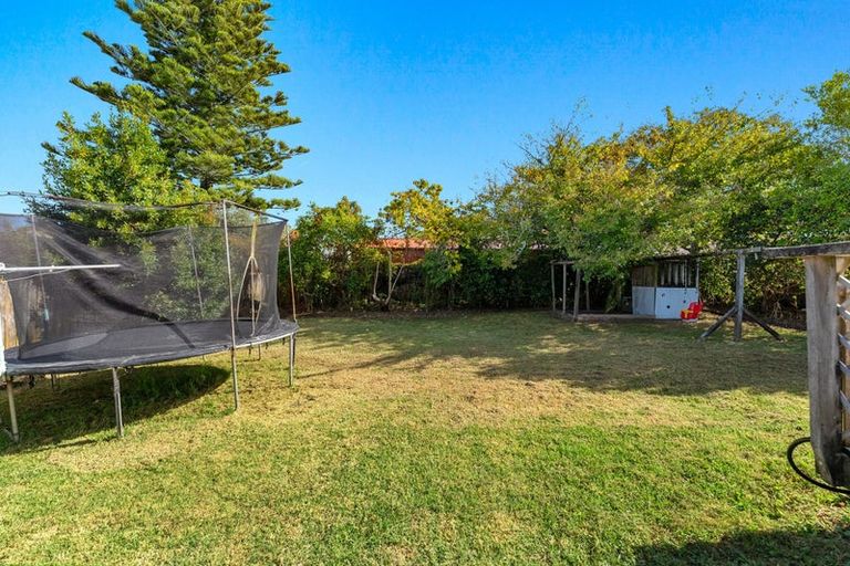 Photo of property in 1 Sarona Avenue, Glen Eden, Auckland, 0602
